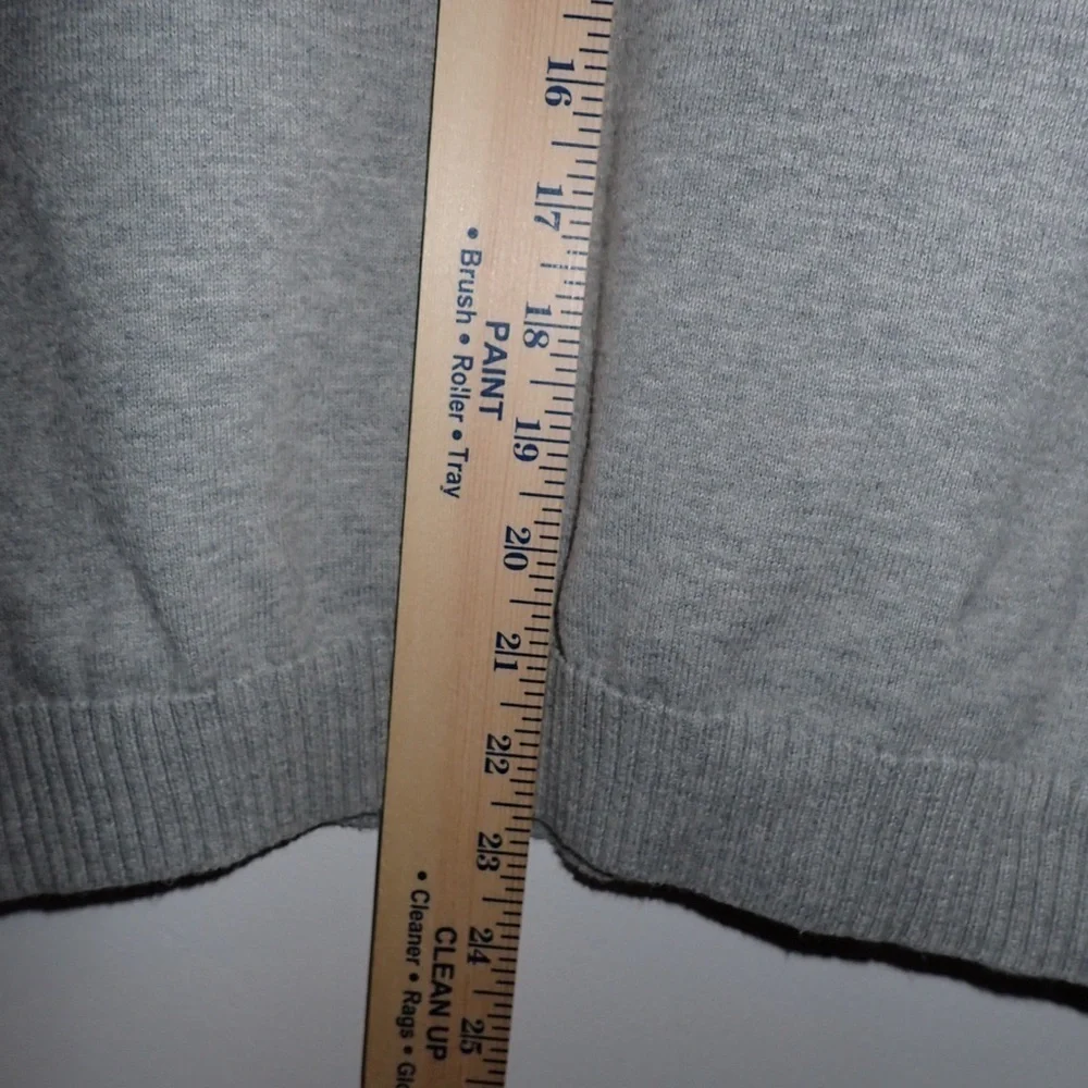 Izod Men's V-Neck Gray Sweater with Turquoise and White Diamond Pattern size XL